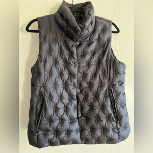 North Face Women’s Holladown Vest Black Large $139